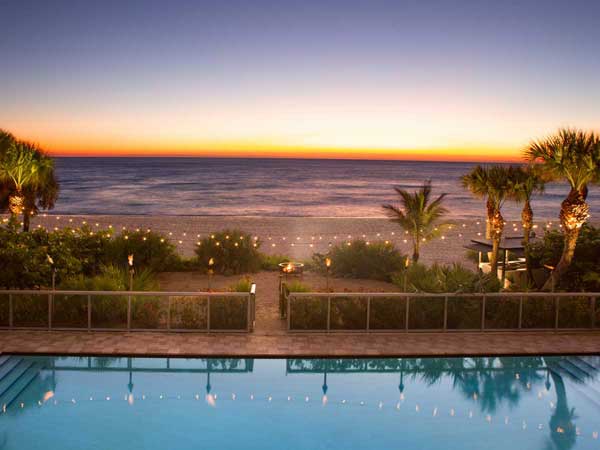 Pool by the beach, at Solé Miami resort