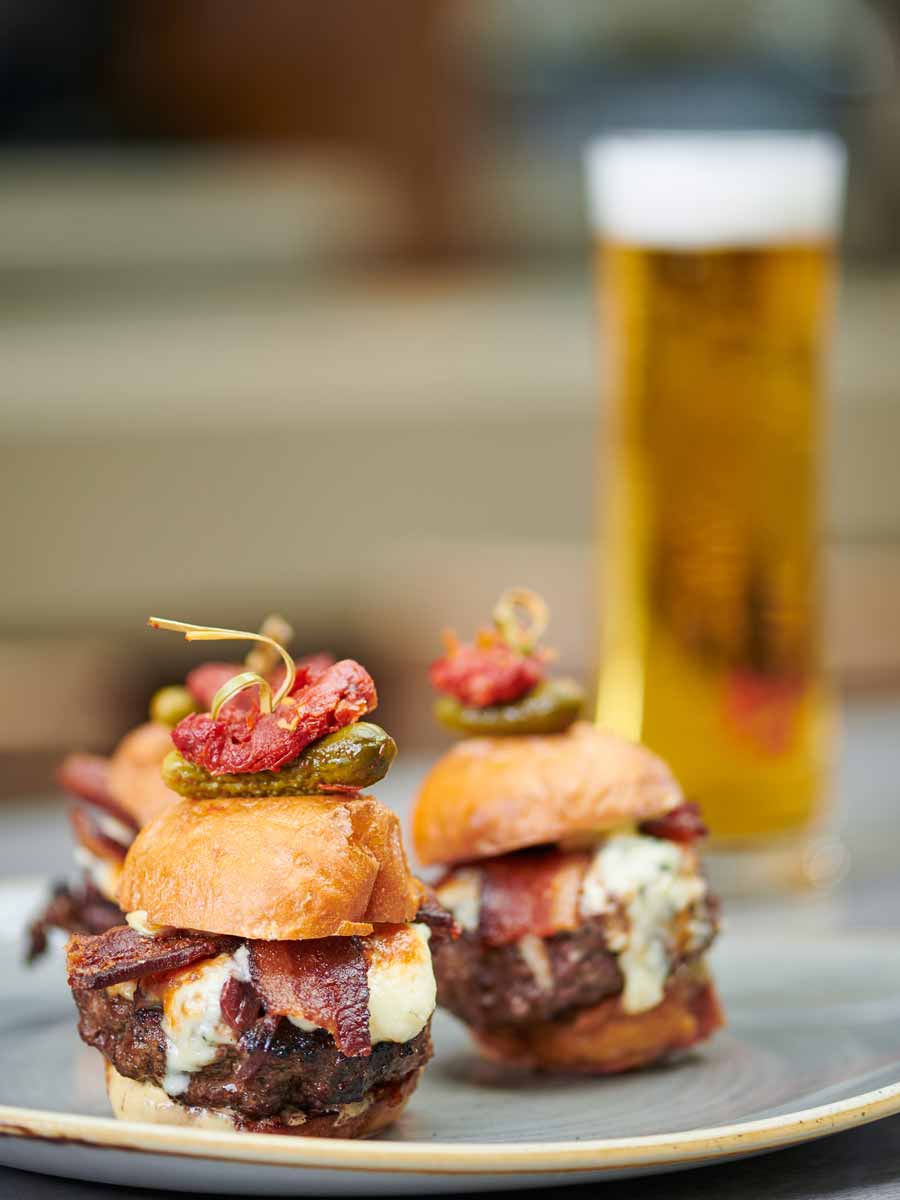 Gourmet burgers at BALEENkitchen